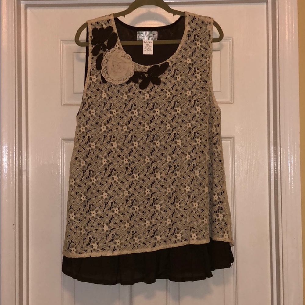Ivory lace sleeveless boutique blouse